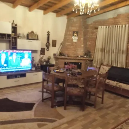 American Villa's Fier
