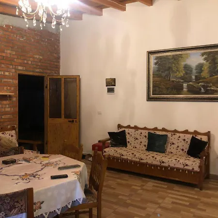 American Villa's Fier